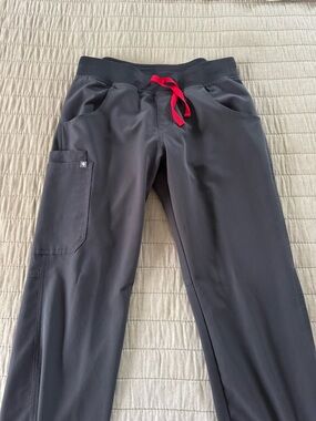 FIGS Kade Cargo Pants in Medium, Regular Charcoal Grey